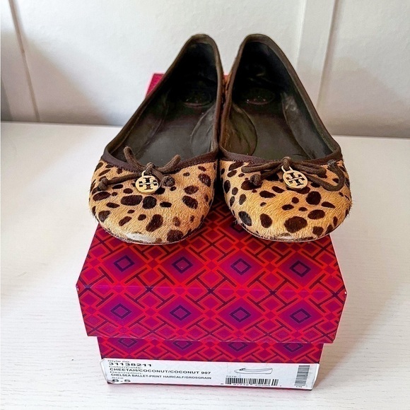 Tory Burch Chelsea Cheetah Print Calf Hair Flats - Picture 2 of 7